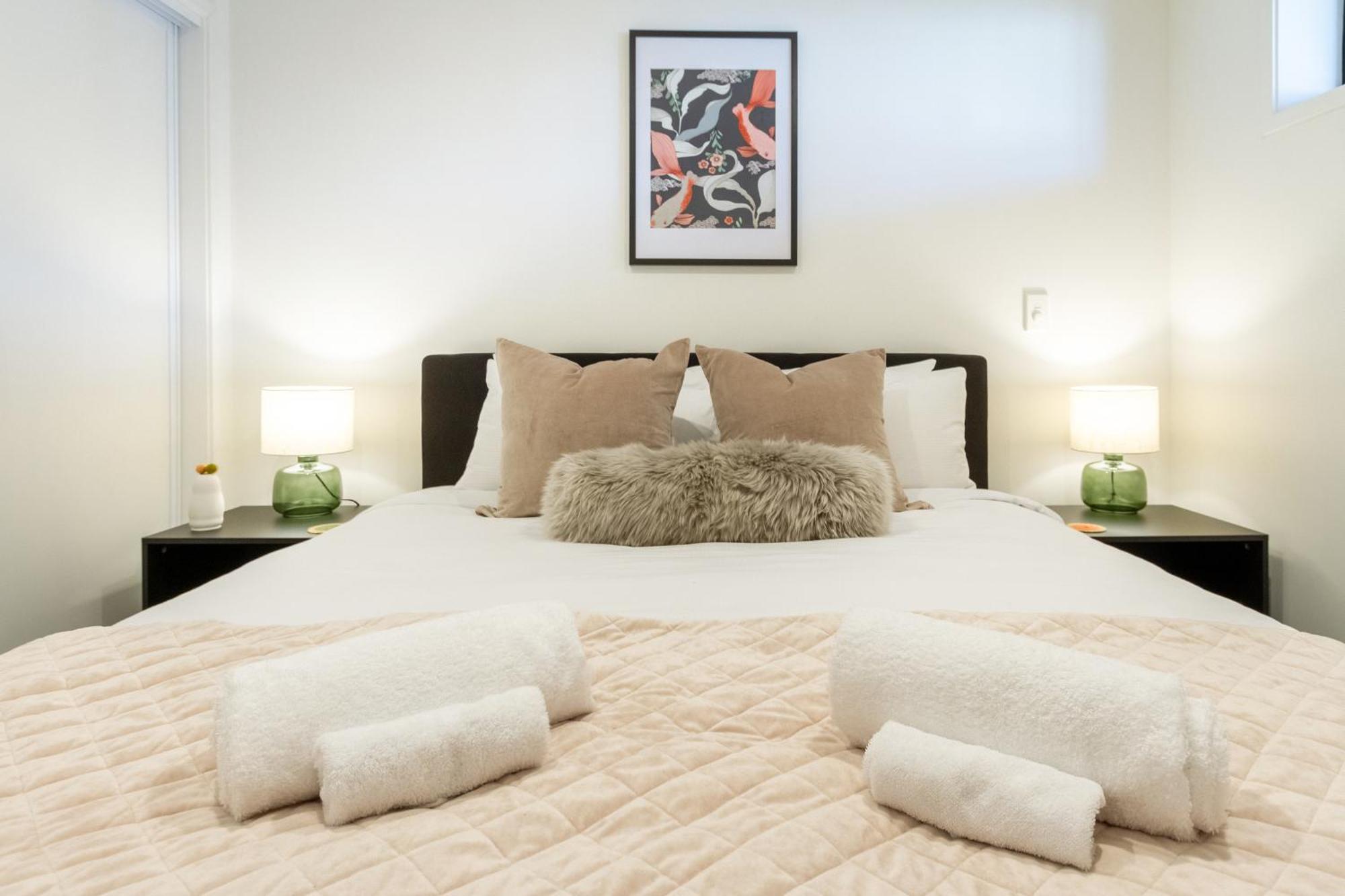 Cozy 1-Bed Apartment With Park Views, Sleeps 4 Christchurch Exterior photo