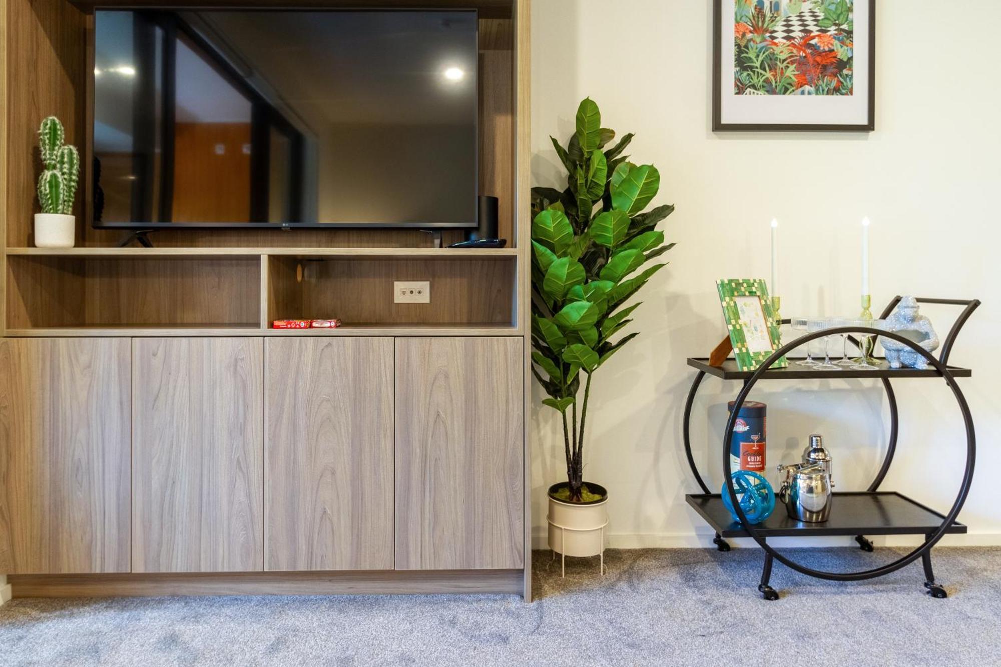 Cozy 1-Bed Apartment With Park Views, Sleeps 4 Christchurch Exterior photo